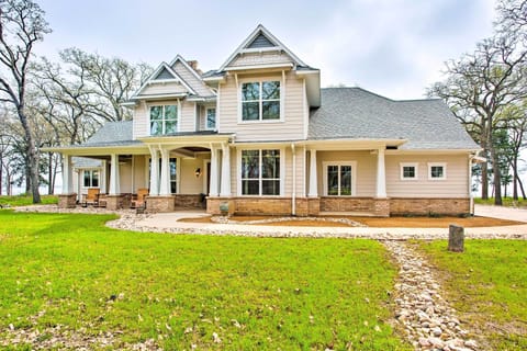 Quinlan Vacation Rental | 3,600 Sq Ft | 4BR | 3BA | Step-Free Entry