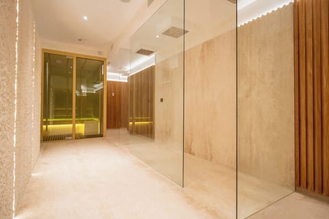 Couples treatment rooms, sauna, hot stone massages, Thai massages