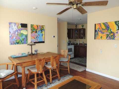 Common Area / Kitchen, Dining Table
#SheridanWyomingVRBO