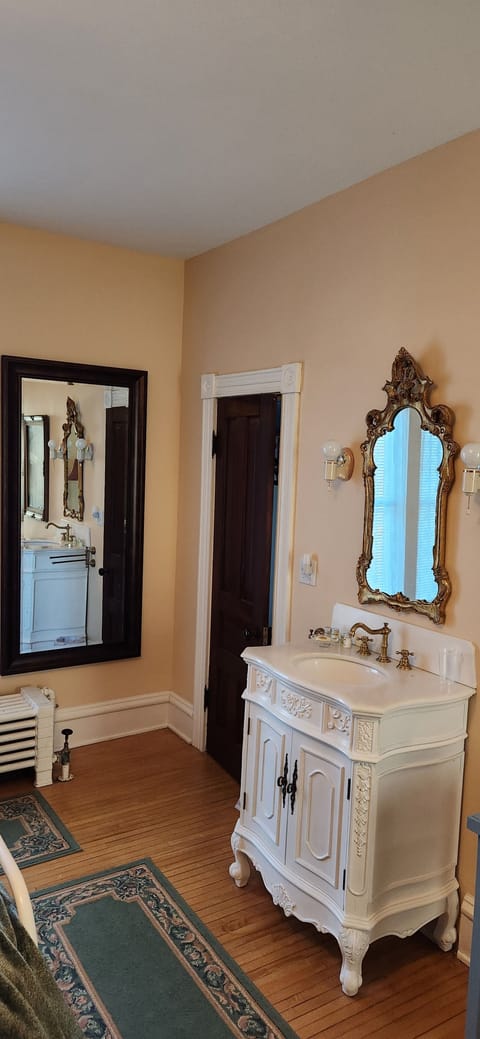 Classic Double Room, 1 Queen Bed, Park View | Premium bedding, pillowtop beds, individually decorated