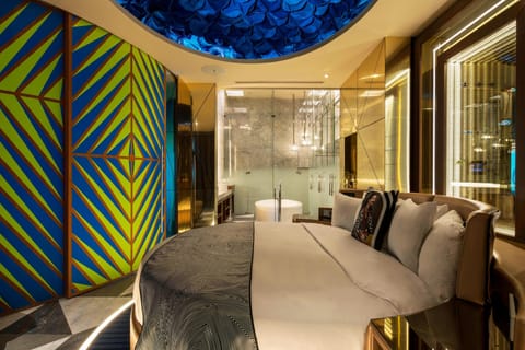 Penthouse, 1 King Bed, Balcony, City View | Premium bedding, pillowtop beds, minibar, in-room safe