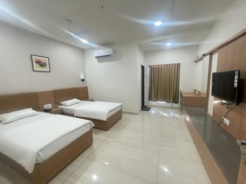 Deluxe Twin Room | Desk, soundproofing, free WiFi, bed sheets