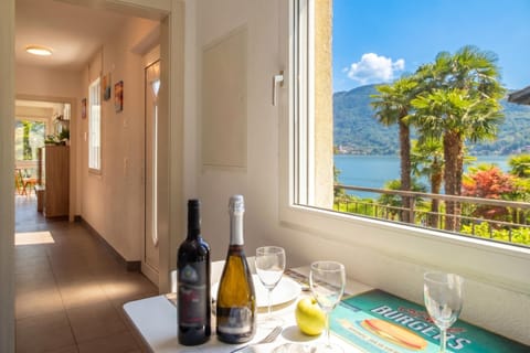 Family Villa, 2 Bedrooms, 2 Bathrooms, Lakeside (Al Pontile Di Caslano) | Dining