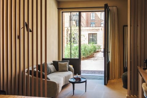 The Homey | Minibar, in-room safe, individually decorated, individually furnished