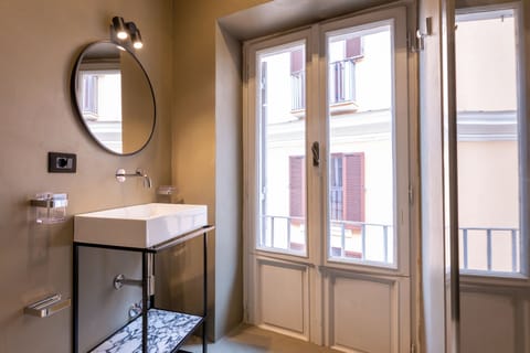 Suite with City View | Bathroom | Shower, hair dryer, slippers, towels