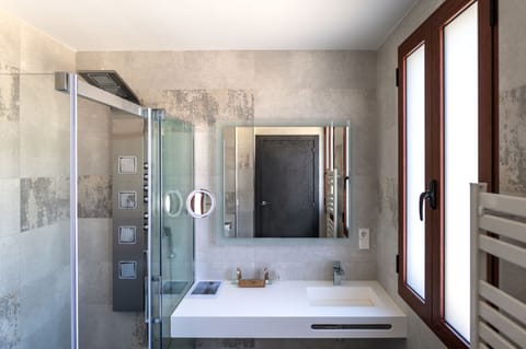 Junior Double Room | Bathroom | Shower, hydromassage showerhead, hair dryer, slippers