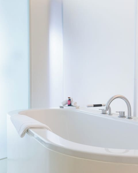 Design Double Room | Bathroom | Free toiletries, hair dryer, heated floors, towels