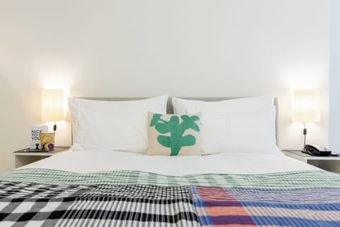 Design Double Room | Hypo-allergenic bedding, free minibar, in-room safe, desk