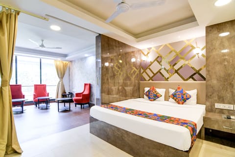 Executive Room, 1 King Bed | Egyptian cotton sheets, premium bedding, in-room safe, desk