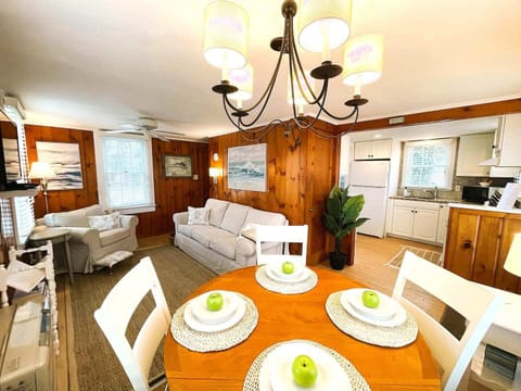 420 sq ft updated cottage