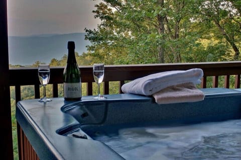 Hummingbird Haven - Relax And Enjoy The Gorgeous Mountain  View