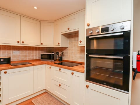 Fridge, dishwasher, electric kettle, toaster