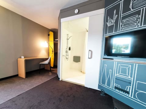 Room, 1 Double Bed, Accessible | Premium bedding, desk, soundproofing, iron/ironing board