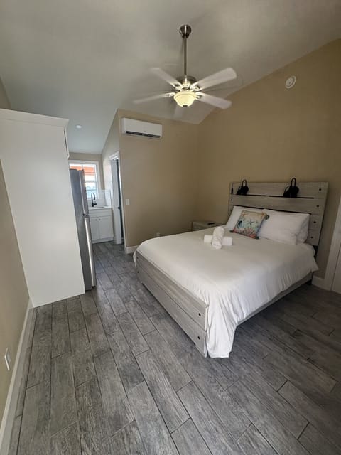 Queen bed with pool view