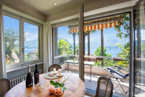 Standard Apartment, Multiple Bedrooms (Queen Lake View) | Dining