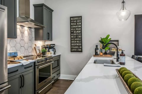 Enjoy plenty of space in the kitchen for make your favorite meals.