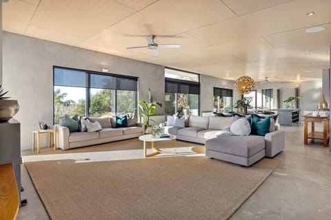 Open-plan Lounge & Dinig