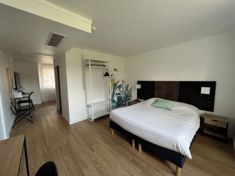 Deluxe Room | In-room safe, desk, soundproofing, iron/ironing board