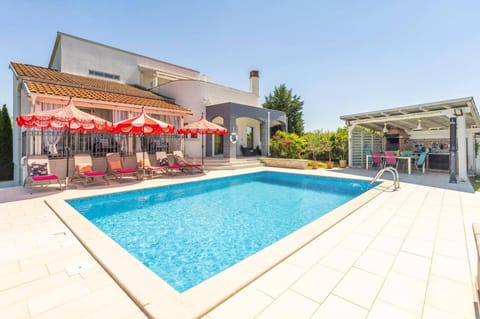 Villa Bella image