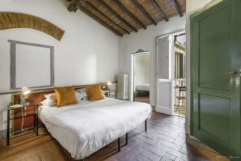 Traditional Apartment | 3 bedrooms, premium bedding, down comforters, blackout drapes