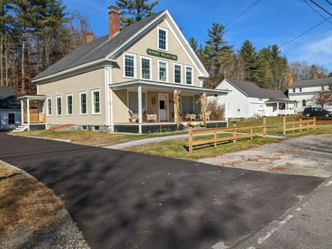 Rumney Village Inn. Newly renovated. Welcome!
