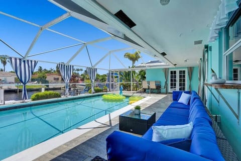 Huge Heated Pool: length 30,5 Ft x width 14 Ft, up to 6FT deep.