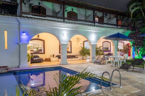 2 outdoor pools