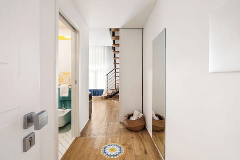 Suite, Hot Tub | Minibar, desk, free WiFi, bed sheets