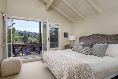 House (4 Bedrooms) | 4 bedrooms, iron/ironing board, bed sheets