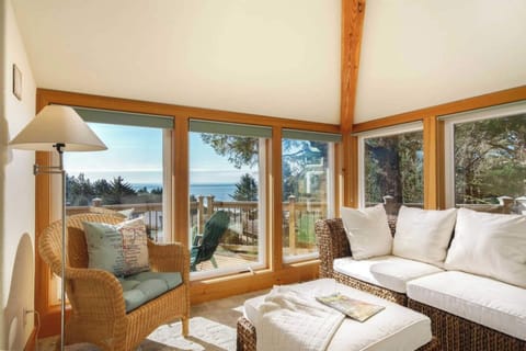 House (6 Bedrooms) | Interior