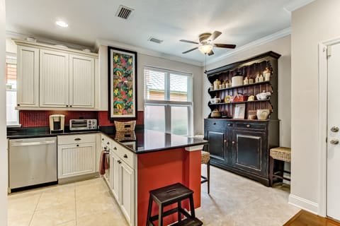 Kitchen with Breakfast Bar