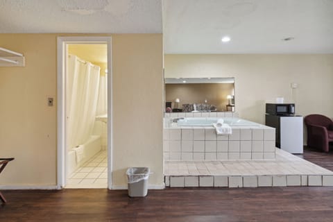 Superior Room | Iron/ironing board, free WiFi, bed sheets