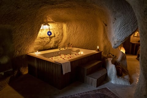 Premium Double Room, Non Smoking, Jetted Tub | Frette Italian sheets, premium bedding, Select Comfort beds, minibar