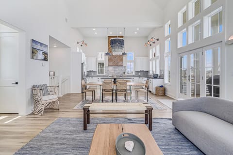 Main Living Area, 2nd Floor