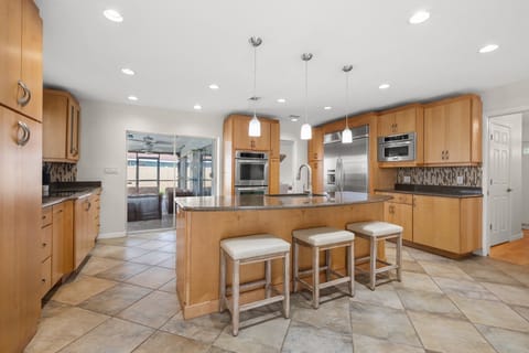 Kitchen: Bright and spacious chef's paradise, perfect for culinary adventures and gatherings!