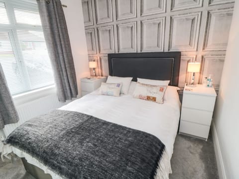 2 bedrooms, individually decorated, individually furnished, free WiFi