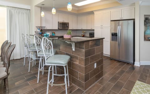 Condo, 4 Bedrooms | Private kitchen | Fridge, oven, coffee/tea maker