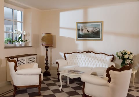 28-inch LCD TV with cable channels, TV