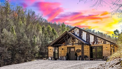 Charming Creekside Cabin
