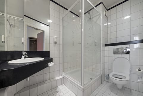 Shower, free toiletries, hair dryer, bathrobes