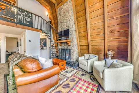Ruidoso Vacation Rental | 2BR | 3BA | Stairs Required | 1,344 Sq Ft