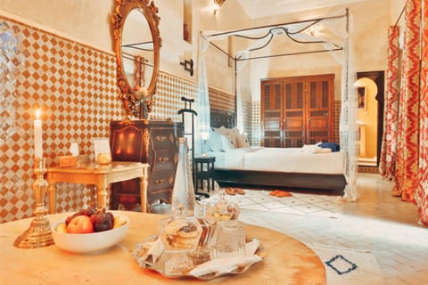 Gallery Suite, 1 King Bed, Fireplace, Ground Floor | Premium bedding, down comforters, in-room safe, individually decorated