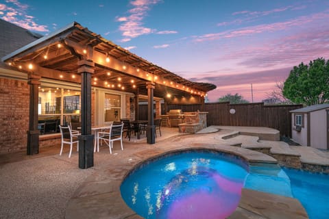 colorful spa and pool - can be heated 