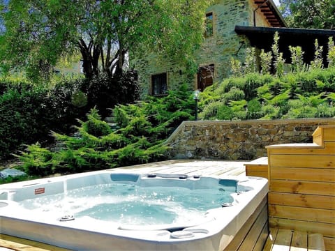 Seasonal outdoor pool, pool umbrellas, sun loungers