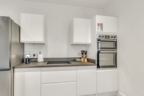 Enjoy all the benefits of a fully fitted kitchen complete with coffee machine.
