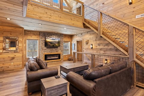 Cabin, 5 Bedrooms | Living area | 65-inch Smart TV with cable channels