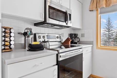 The fully-equipped kitchen has everything you need to put together your favorite comfort foods after a day of exploring.