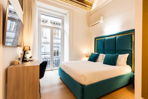 Superior Room, 1 Double Bed, Balcony, City View | Down comforters, minibar, in-room safe, laptop workspace