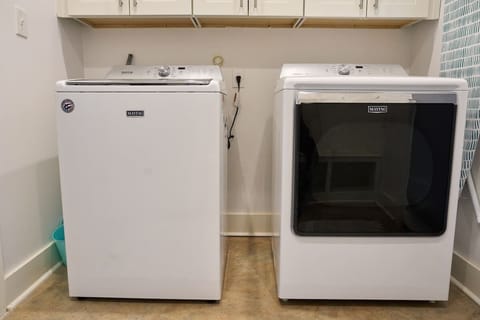 Modern Midtown home with 3 king beds House in Memphis