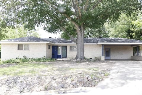 Exterior, Front view